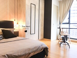 Venice Home C909 | Desk, laptop workspace, iron/ironing board, free WiFi - The Nest KL Gateway (Kuala Lumpur)