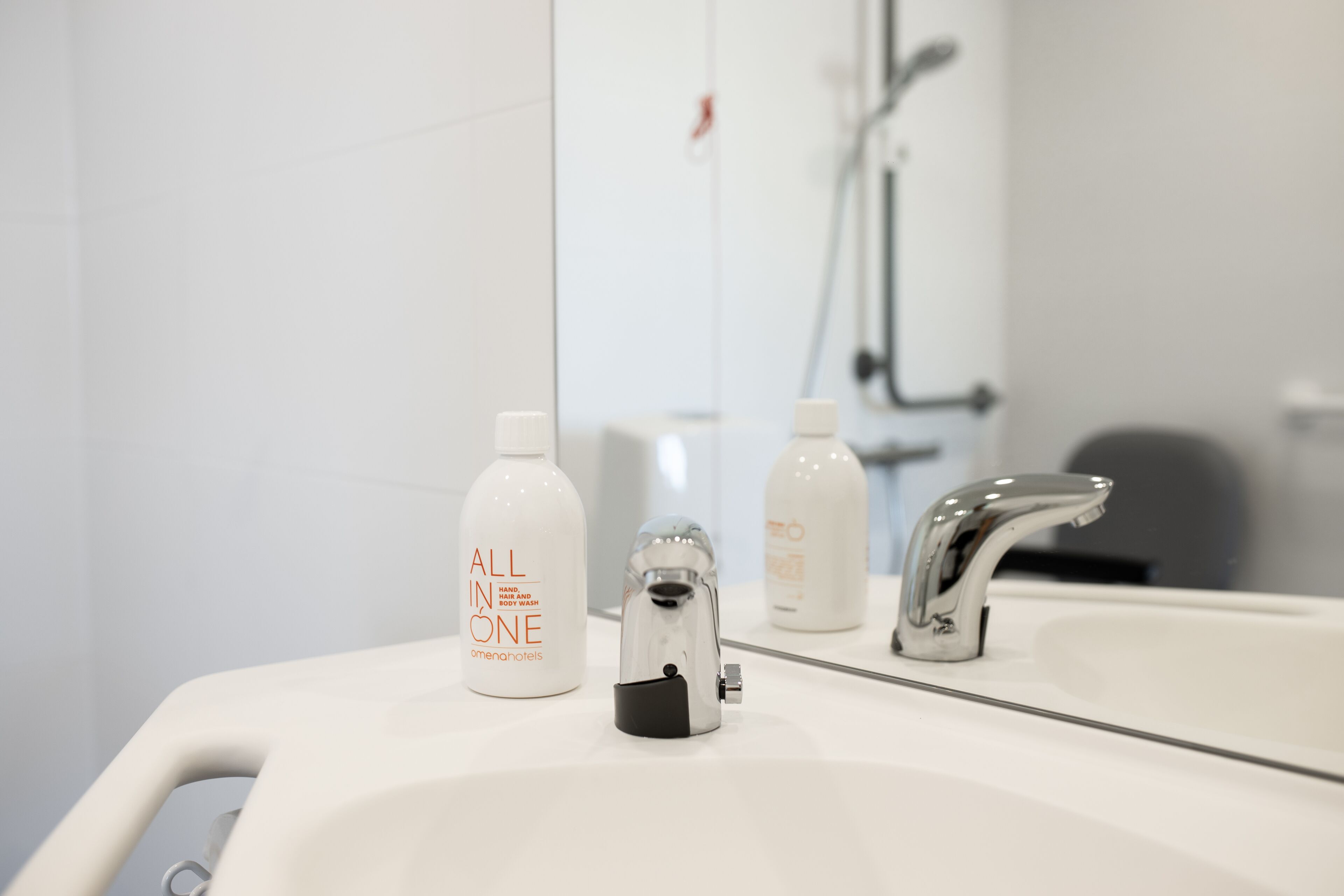 shower, rainfall showerhead, hair dryer, heated floors