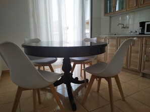 شقة - غرفتا نوم | تناول الطعام داخل الغرفة