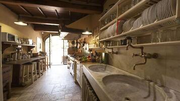 Villa, 4 Bedrooms, Smoking, Private Pool | Interior