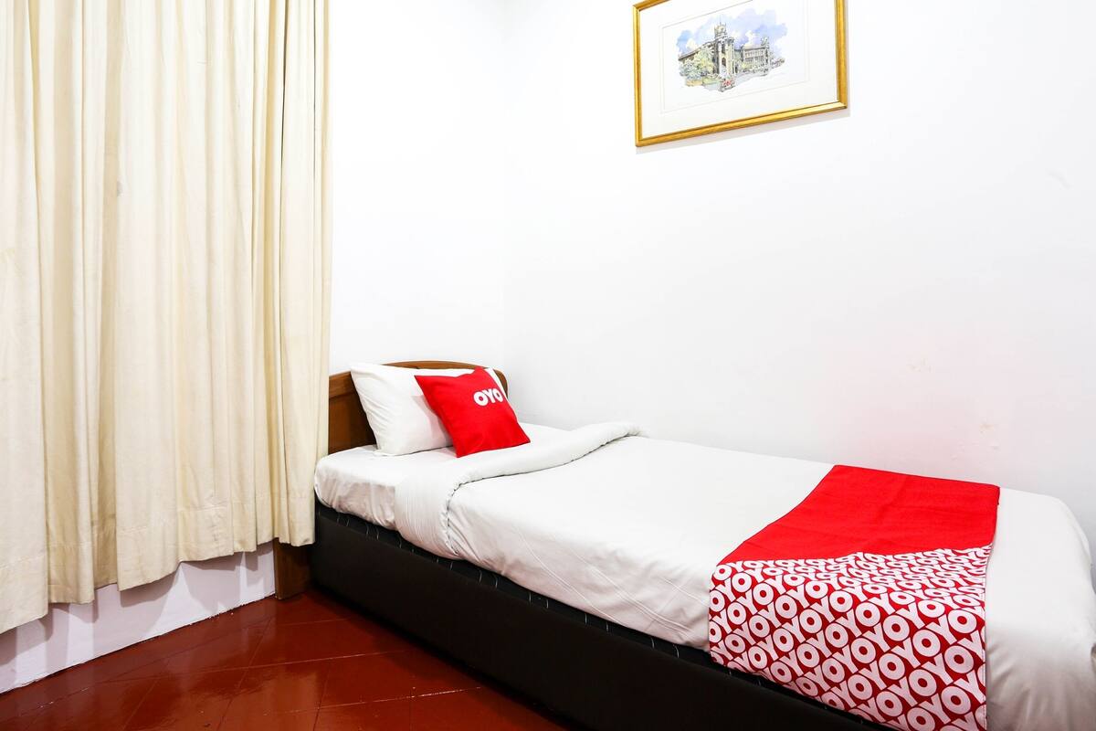 Standard Single Room | Free WiFi, bed sheets
