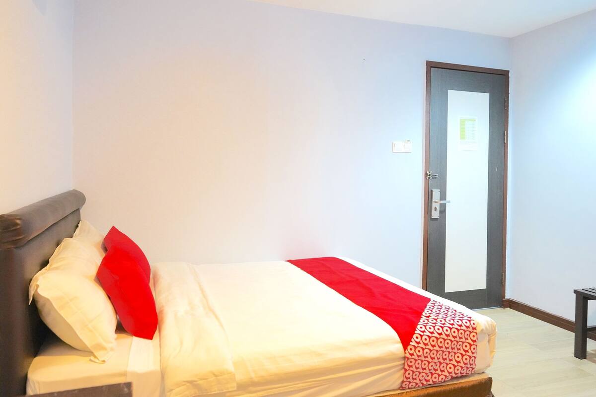 Standard Double Room | Free WiFi, bed sheets
