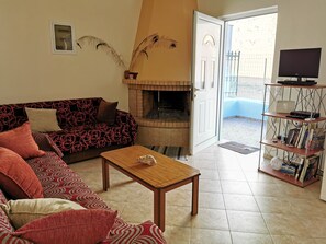 House, 2 Bedrooms | Ruang tamu | TV skrin rata 