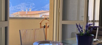 New 100 sqm apartment with terrace and parking space