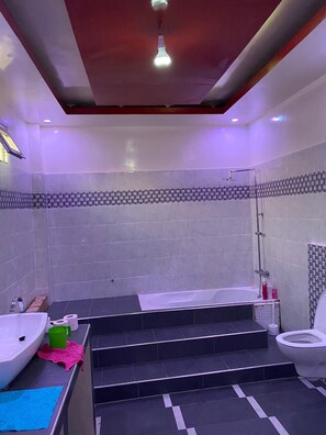Luxury Villa | Bathroom amenities