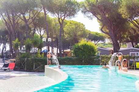 Seasonal outdoor pool, sun loungers