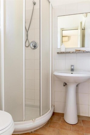 Basic Studio, 1 Bedroom, Patio | Bathroom | Shower - Gitavillage Club Degli Amici (Montalto di Castro)