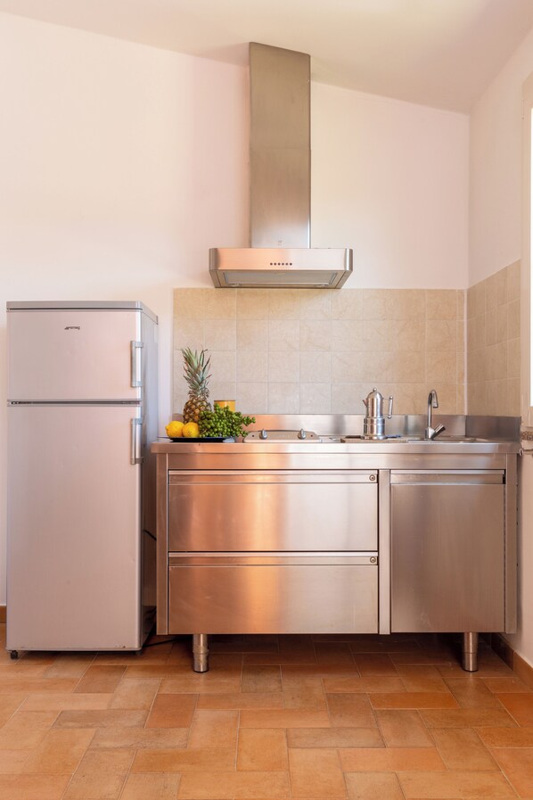 Superior Apartment, 1 Bedroom, Patio | Private kitchen | Stovetop, cookware/dishes/utensils - Gitavillage Club Degli Amici (Montalto di Castro)