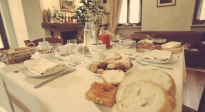 Desayuno bufé gratuito y diario