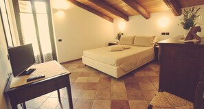 Standard Double Room | Premium bedding, individually decorated, individually furnished - Casa Ressia (Alba)