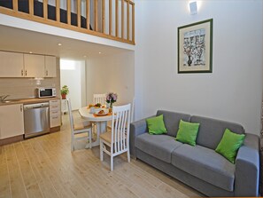 Studio (Comfort Studio Apartment) | In-room dining - Apartments Atento (Dubrovnik)
