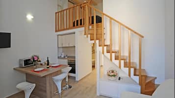 Stúdíóíbúð (Studio Apartment) | Borðhald á herbergi eingöngu
