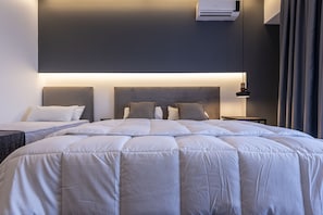 Chambre Double Deluxe | Rideaux occultants, Wi-Fi gratuit, draps fournis