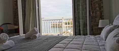 1 bedroom, desk, free WiFi, bed sheets