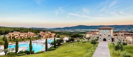 Seasonal outdoor pool, pool umbrellas, sun loungers