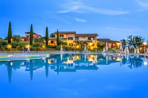 Seasonal outdoor pool, pool umbrellas, sun loungers