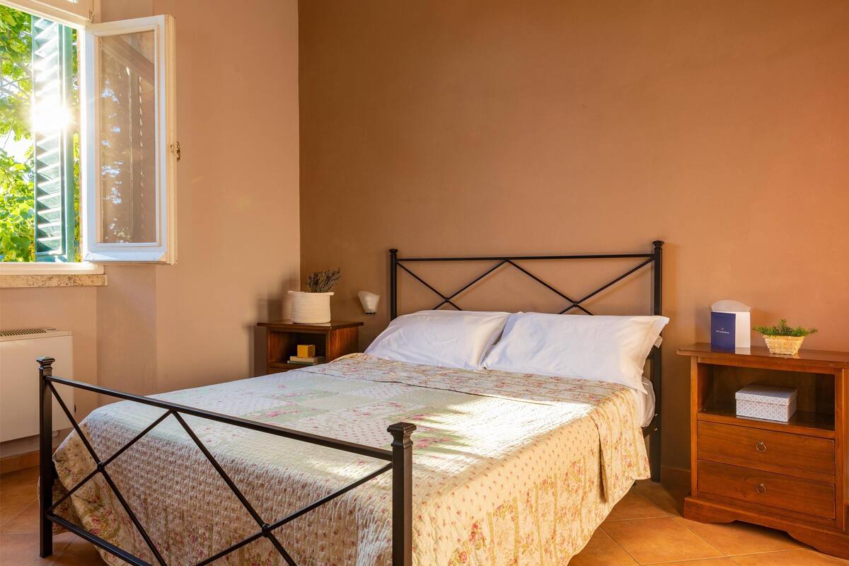 1 bedroom, in-room safe