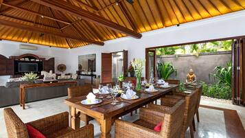 Villa, 4 Bedrooms | In-room dining