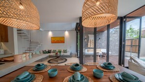 Villa, 4 soverom | Spiseområde på rommet