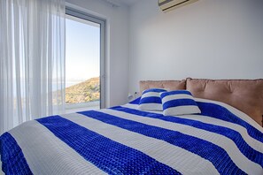 Suite | 1 bedroom, free WiFi, bed sheets - Luxury Suite Thalia - Amazing Sea View (Malevizi)