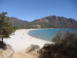 Appartement, 2 chambres, fumeurs, patio | Plage