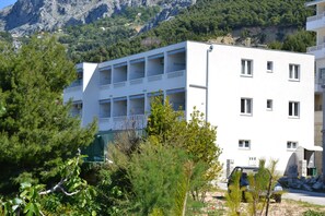 Front of property - Apartments Ivan (Omis)