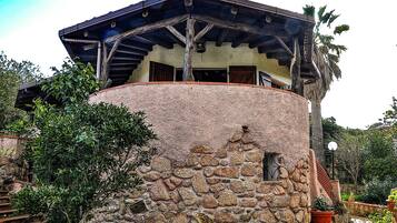 House, 3 Bedrooms, Smoking, Balcony | Property entrance