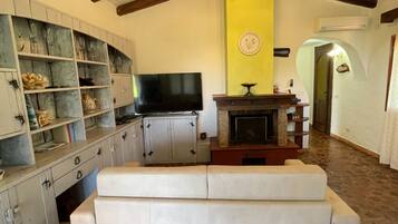 House, 3 Bedrooms, Smoking, Balcony | Living area | TV