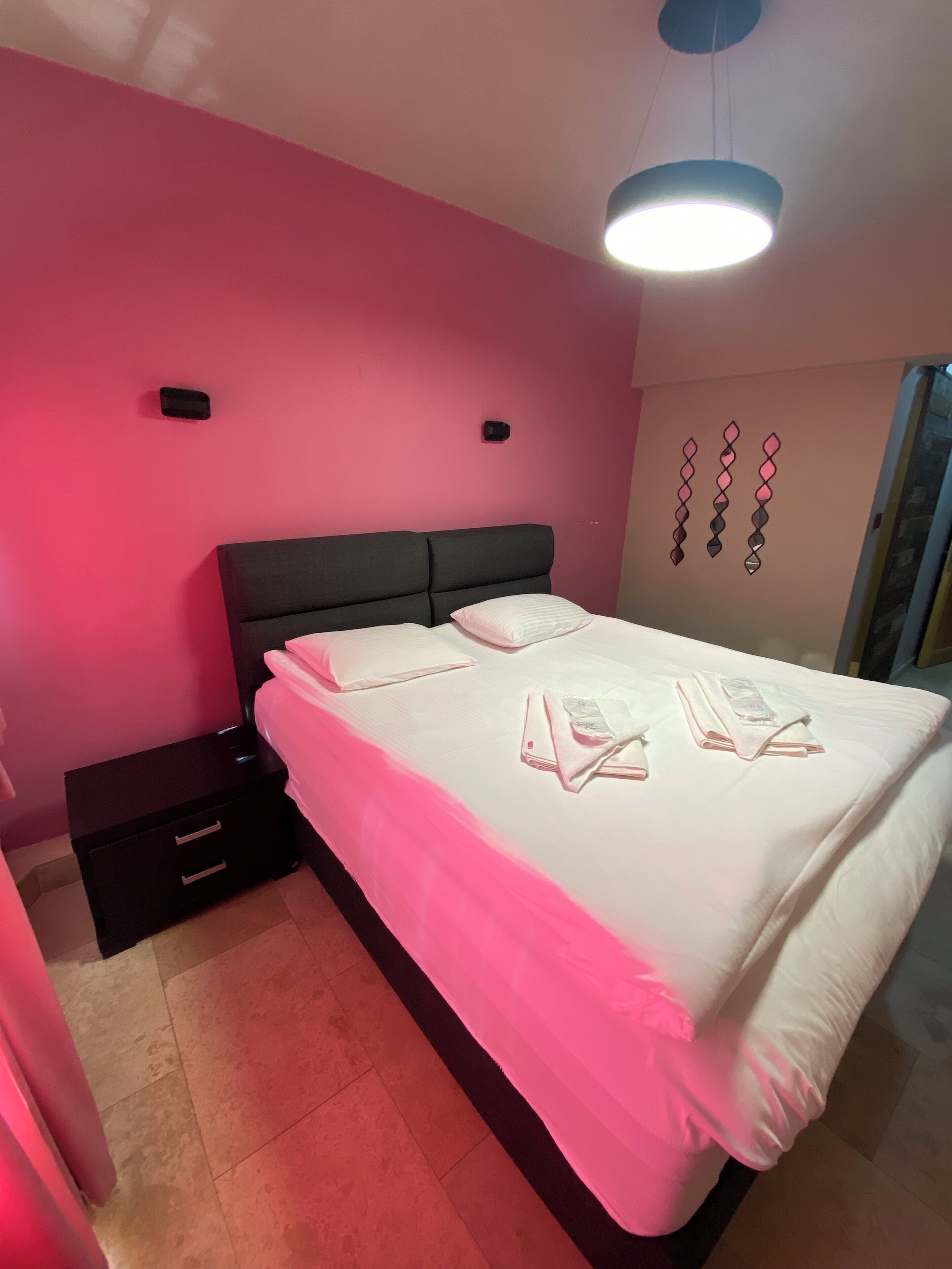 Habitació doble econòmica | Wifi gratuïta i roba de llit 