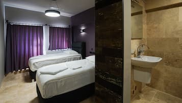 Habitación estándar con 2 camas individuales | Wifi gratis y ropa de cama