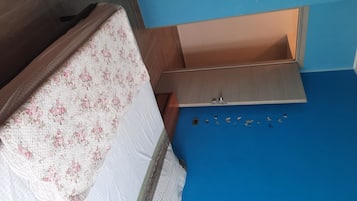 2 bedrooms, iron/ironing board, bed sheets