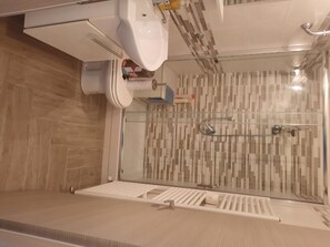 Dusche, Haartrockner, Bidet, Handtücher