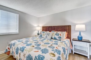 1 bedroom, WiFi, bed sheets - Oceanfront, Poolside efficiency (Fernandina Beach)