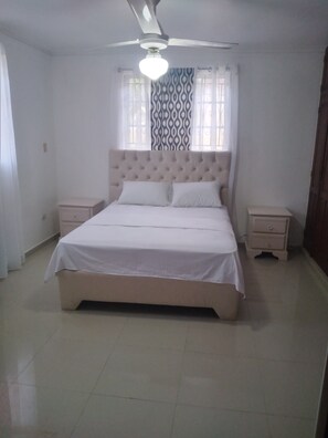 2 bedrooms, in-room safe, desk, iron/ironing board