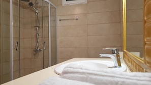 Ferienhaus, 1 Schlafzimmer, Terrasse | Badezimmer | Handtücher, Toilettenpapier