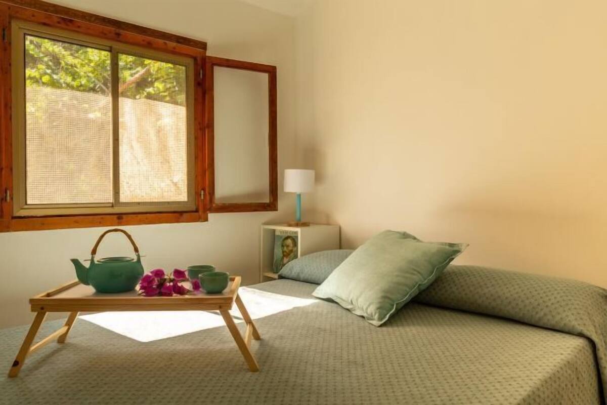 1 bedroom, bed sheets