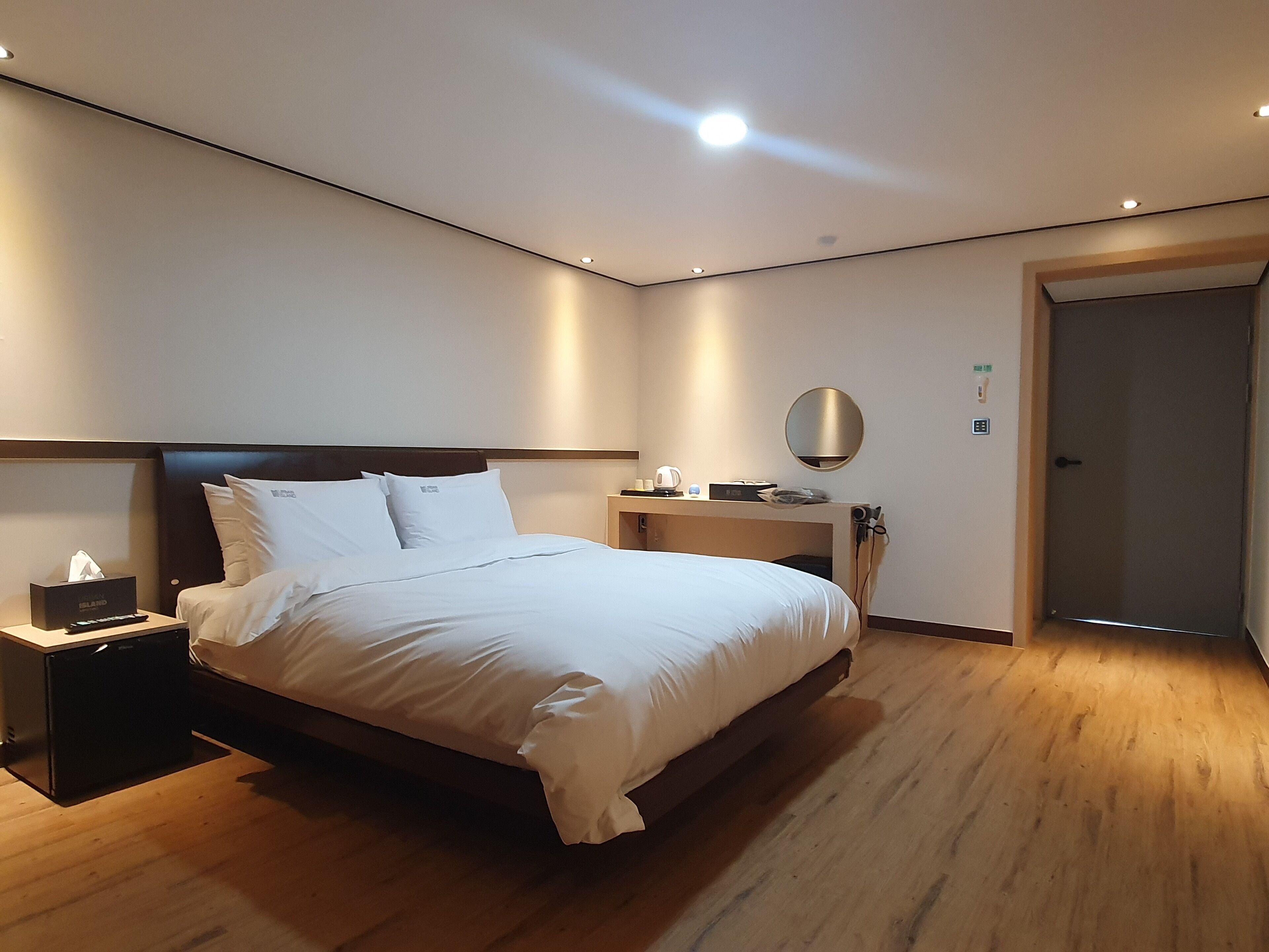 standard room, non smoking, ocean view | down duvets, desk, blackout curtains, free wifi