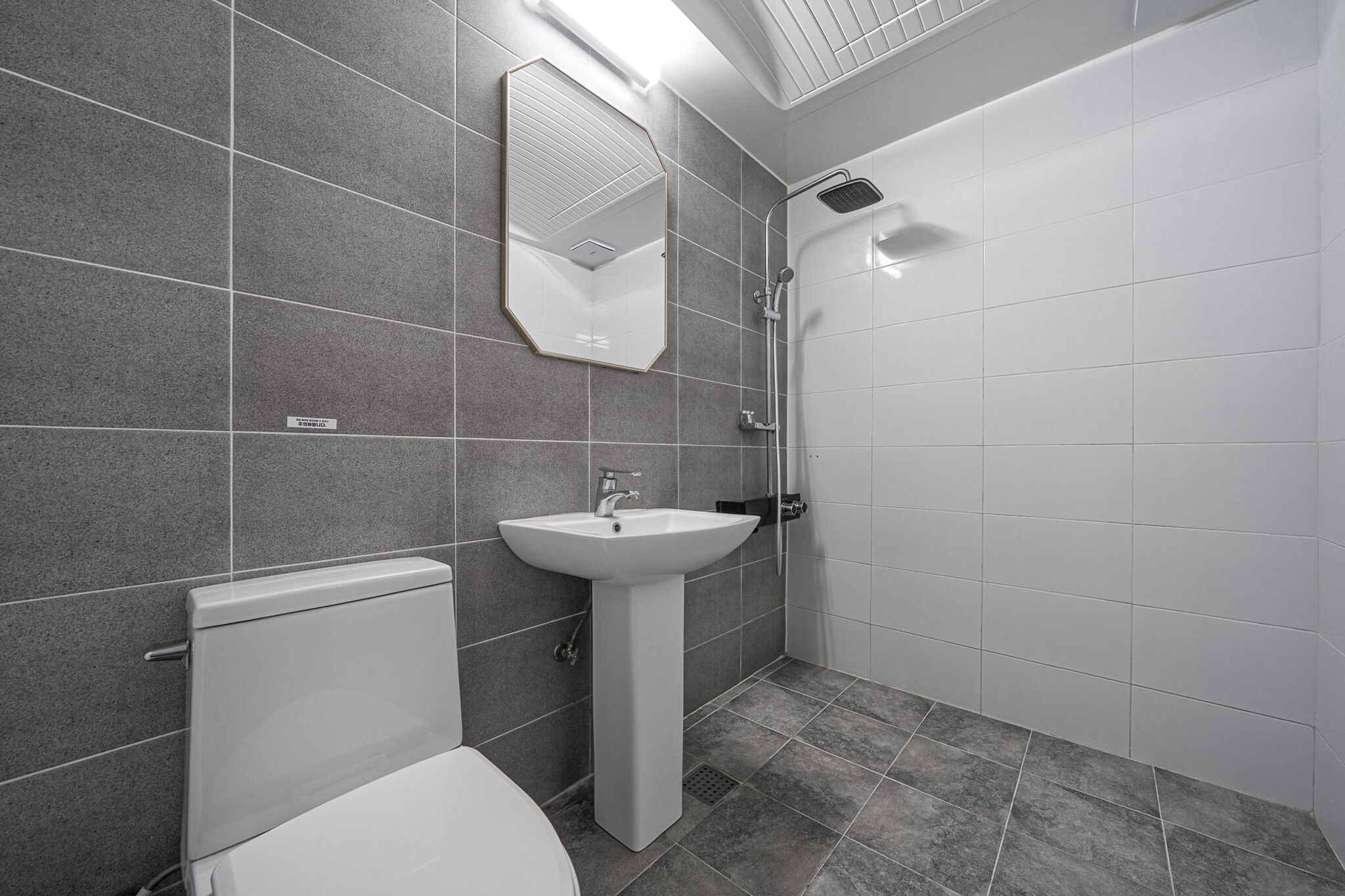 Twin Room, Non Smoking, Ocean View | Bathroom | Hair dryer, slippers, towels, soap