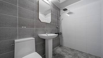 Twin Room, Non Smoking, Ocean View | Bathroom | Hair dryer, slippers, towels, soap