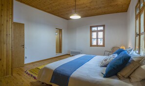 2 bedrooms, free cots/infant beds, free WiFi, bed sheets - Luxury Maisonette Danai near Sea (Hersonissos)