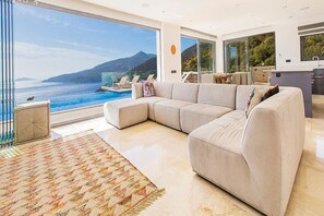 Interior - Kalamar Hill - stunning 6 bedroom villa in Kalamar Bay offering wonderful views (Antalya)