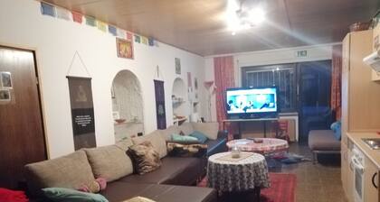 Tranquilo sótano apartamento patio sauna mini gimnasio y futbolín