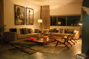 Smart-TV, Kamin, Stereoanlage