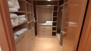 1 dormitorio, tabla de planchar con plancha, wifi gratis y ropa de cama