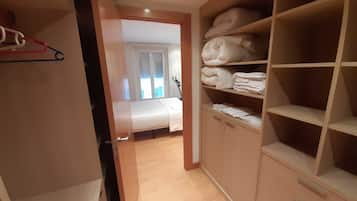 1 chambre, fer et planche Ă repasser, Wi-Fi gratuit, draps fournis