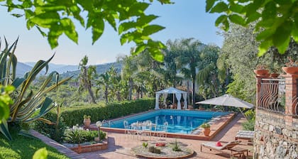 Stunning Villa With Private Pool Chlorine-free and Jacuzzi