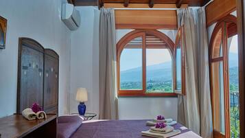 Villa, 4 Bedrooms, Fireplace | 4 bedrooms, iron/ironing board, bed sheets