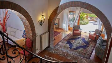 Villa, 4 Bedrooms, Fireplace | Interior