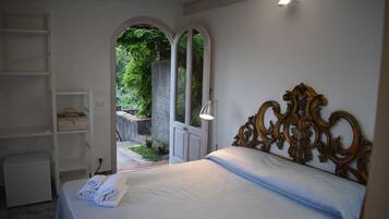 Villa, 4 Bedrooms, Fireplace | 4 bedrooms, iron/ironing board, bed sheets