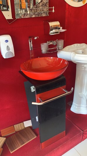 Bathroom - ICONIC CREATIVE ACCOMMODATION  (Rubavu)